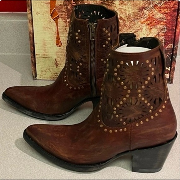 NIB Old Gringo Women's Reeve Plata Sin Snow Short Leather Boots Size 6B
$350 - Picture 5 of 14
